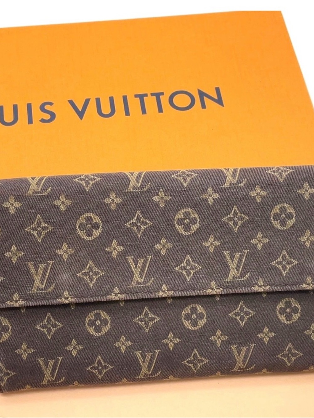 Auth Louis Vuitton Monogram Mini
Lin Portefeuille Sarah - Picture 2 of 15